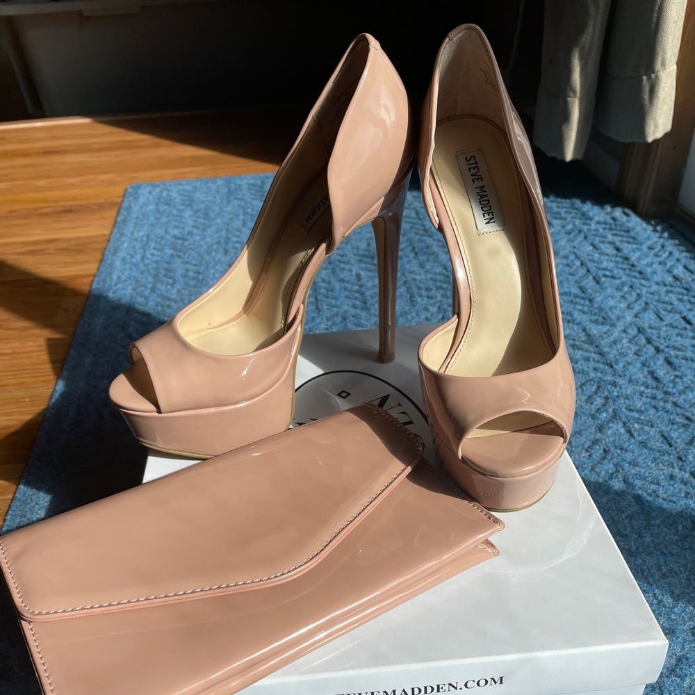Steve Madden Dynamic Size 8 with Matching Clutch